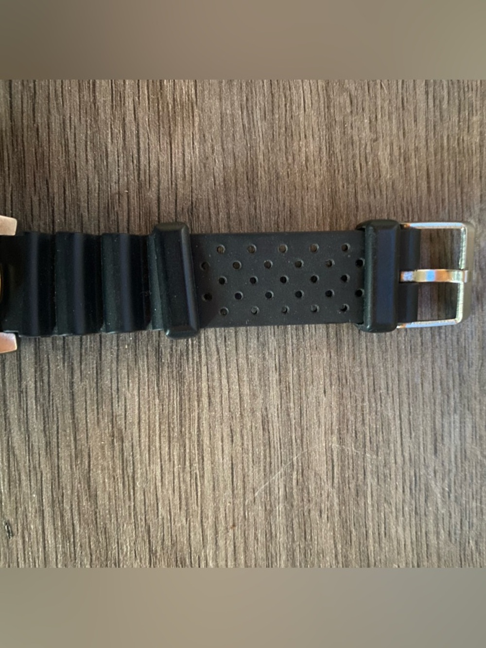 Vintage Caravelle Quartz with Gold-Tone Bezel - Picture 4 of 5